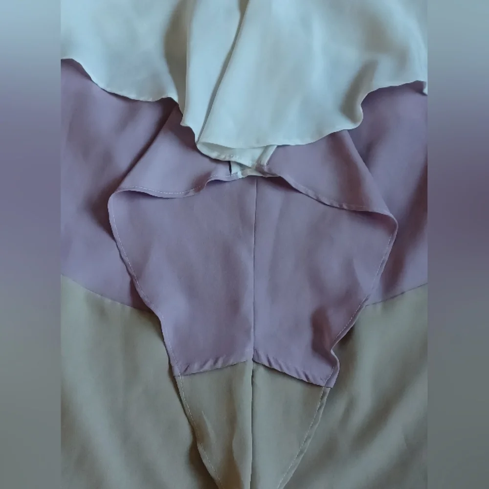 Ann Taylor Petite Tiered Ruffled Blouse💜✨️ - Picture 5 of 8